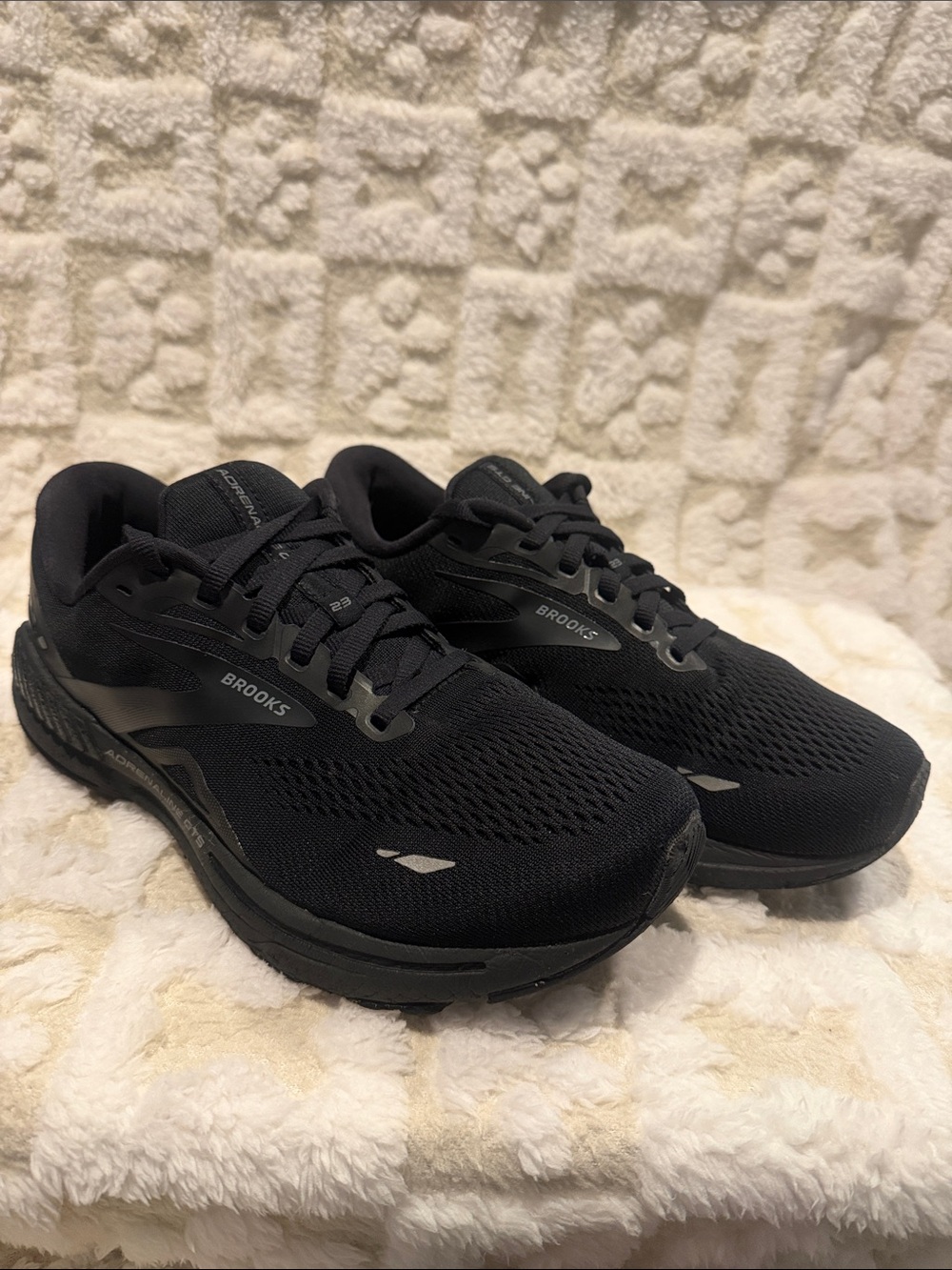 Brooks All-Black Men's Running Shoes Adrenaline GTS size 9